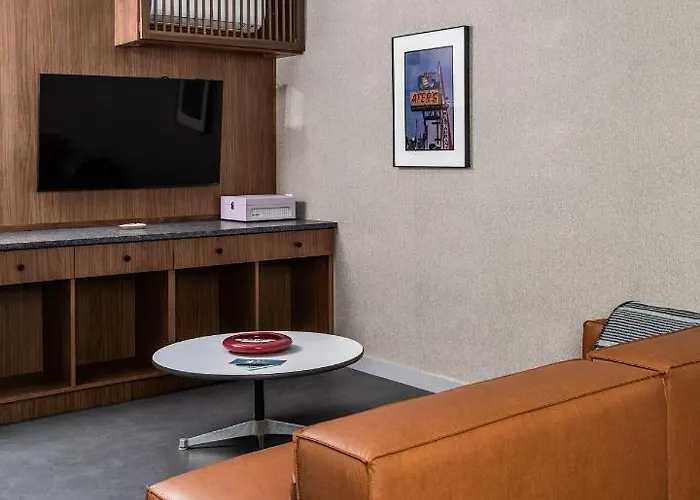 South Wind Motel *