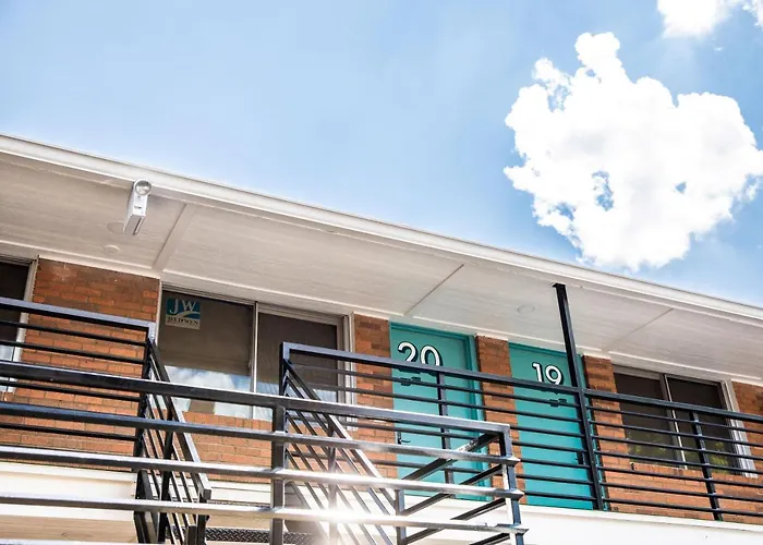 South Wind Motel *